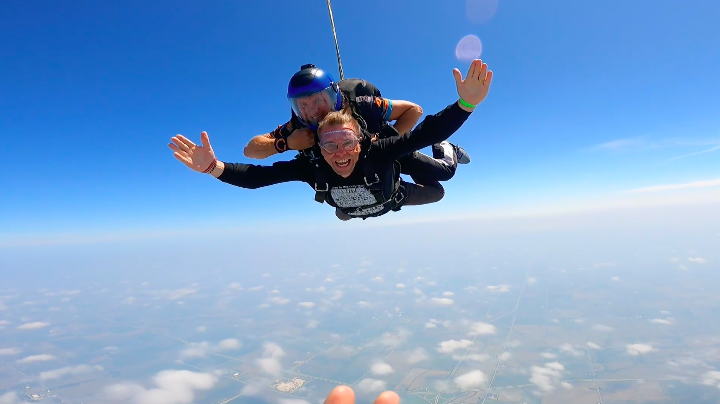 Andrew DeCort skydiving with Chicago Skydiving Center